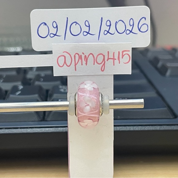 Pandora Pink Field of Flowers Murano Glass Charm - Picture 3 of 13